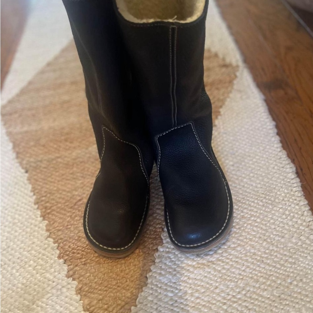 Duckfeet tall sheep lined boots NWOT size 39 (8.5)